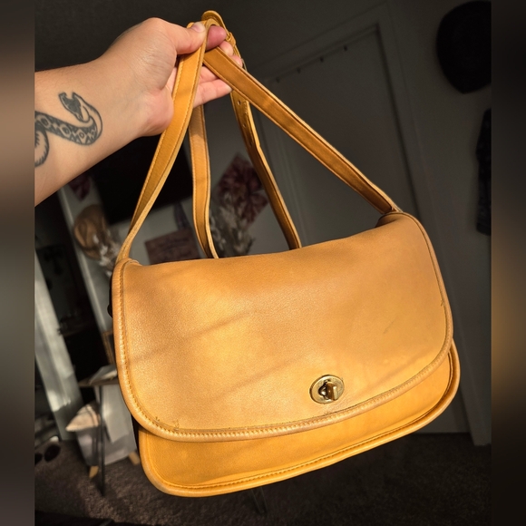 Coach Handbags - Vintage Coach Yellow City Bag 💛🌞🌻 9790 *PROJECT*